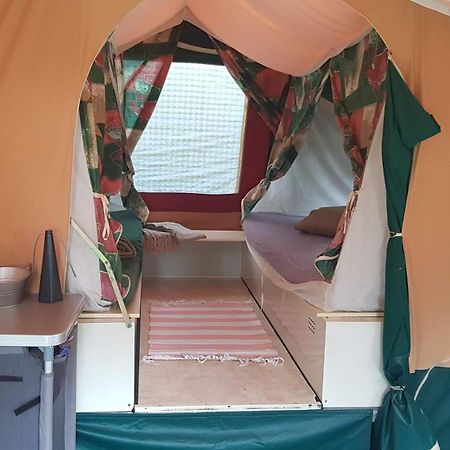 Basic Ingerichte Vouwwagen Op Camping Westenenk, Wijster Bagian luar foto