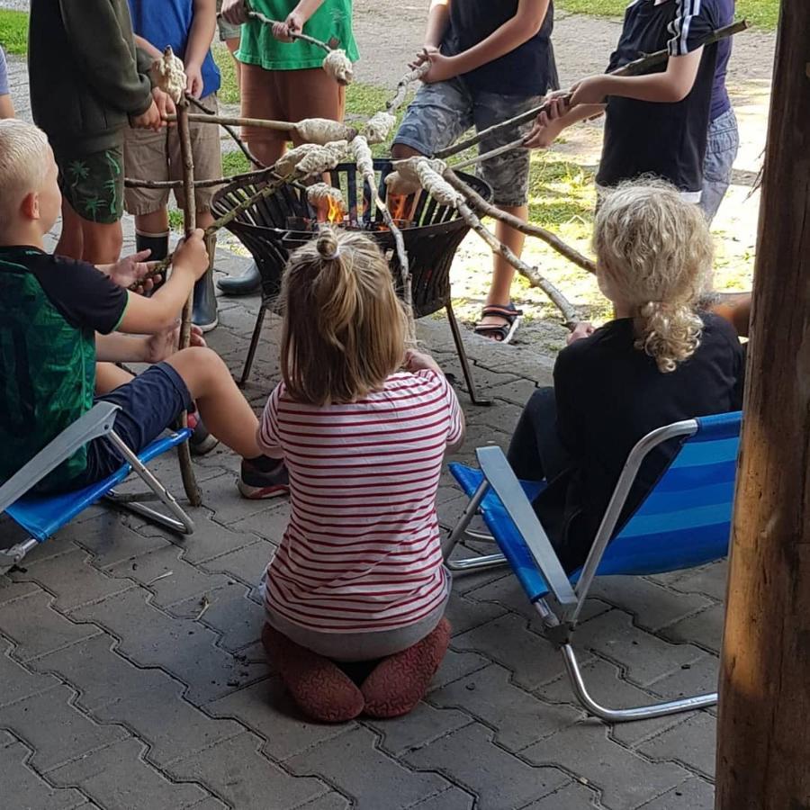 Basic Ingerichte Vouwwagen Op Camping Westenenk, Wijster Bagian luar foto