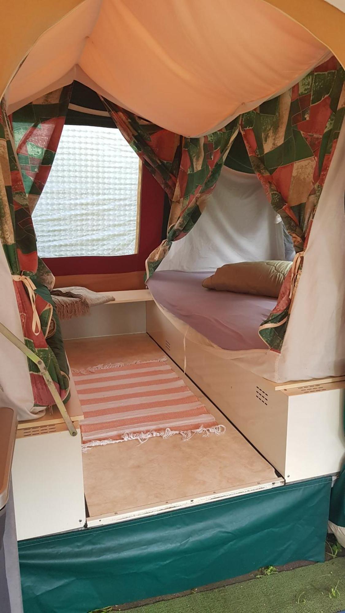 Basic Ingerichte Vouwwagen Op Camping Westenenk, Wijster Bagian luar foto