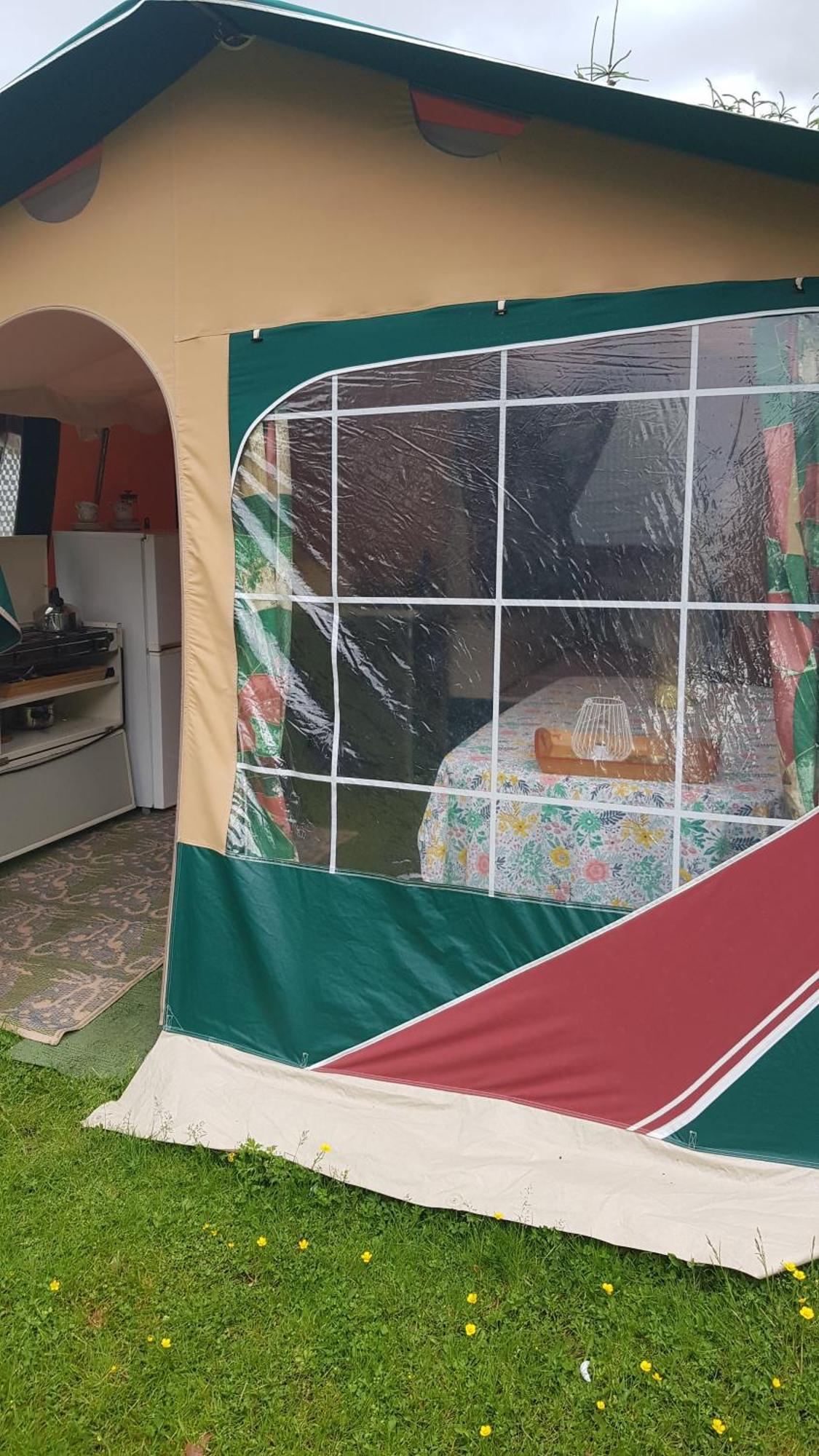 Basic Ingerichte Vouwwagen Op Camping Westenenk, Wijster Bagian luar foto